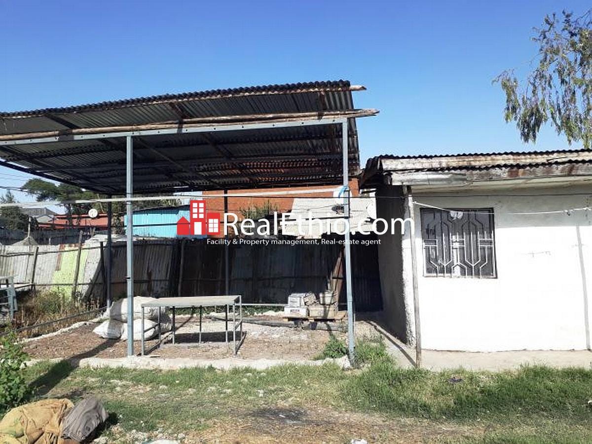 Akaki Kality, two bed room old villa house for sale, Addis Ababa Ethiopia. Real Ethio