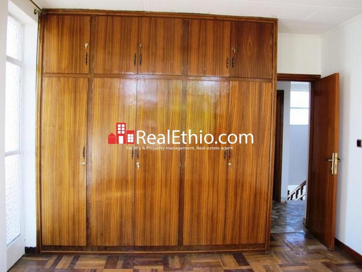 House for rent, Old airport, 5 bed rooms, Addis Ababa. Real Ethio